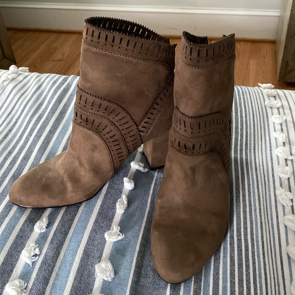 Like new beige brown bootie
